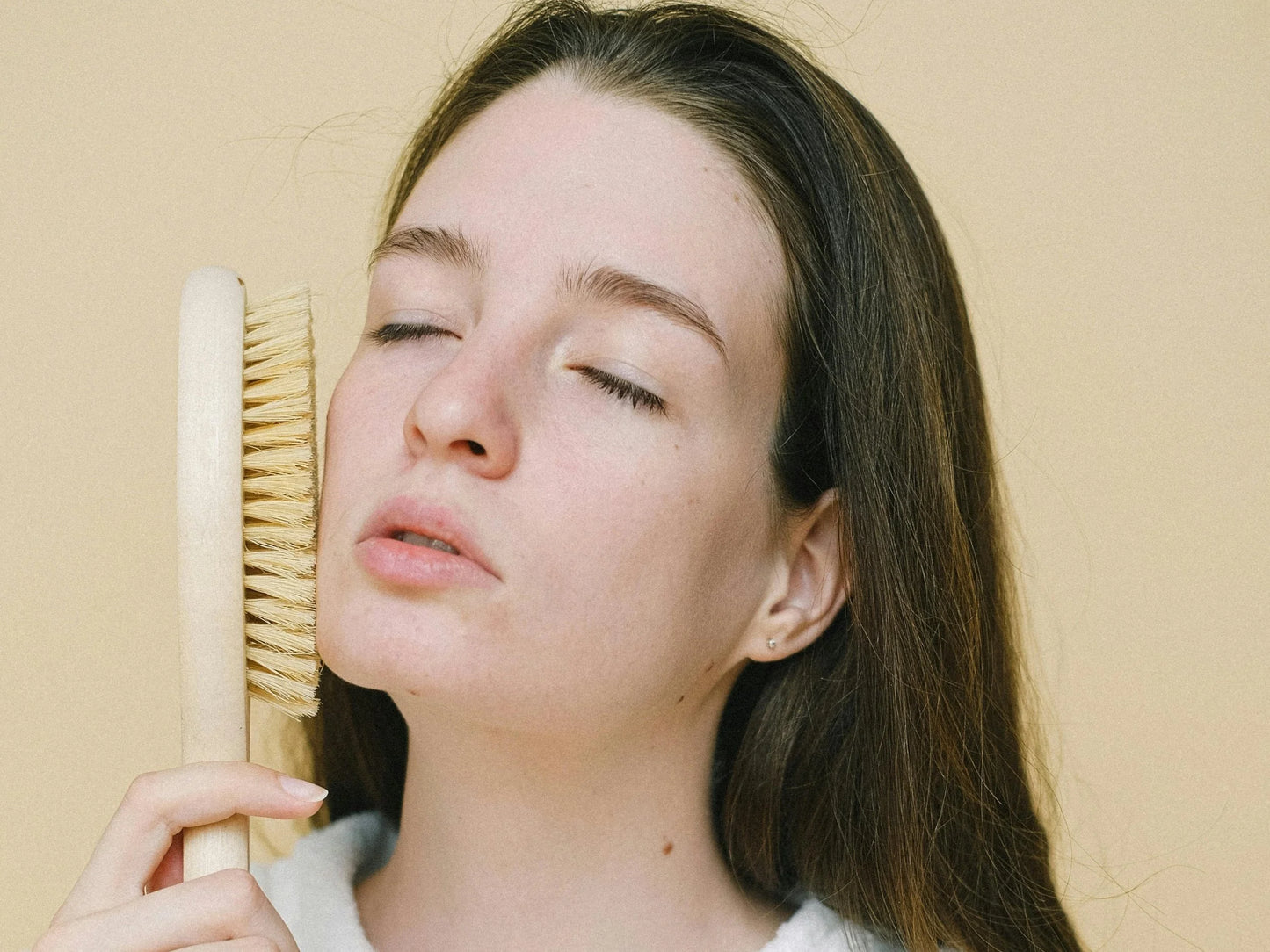 Dry Brushing: A Guide to Brush Selection, Maintenance, and Skincare Pairings